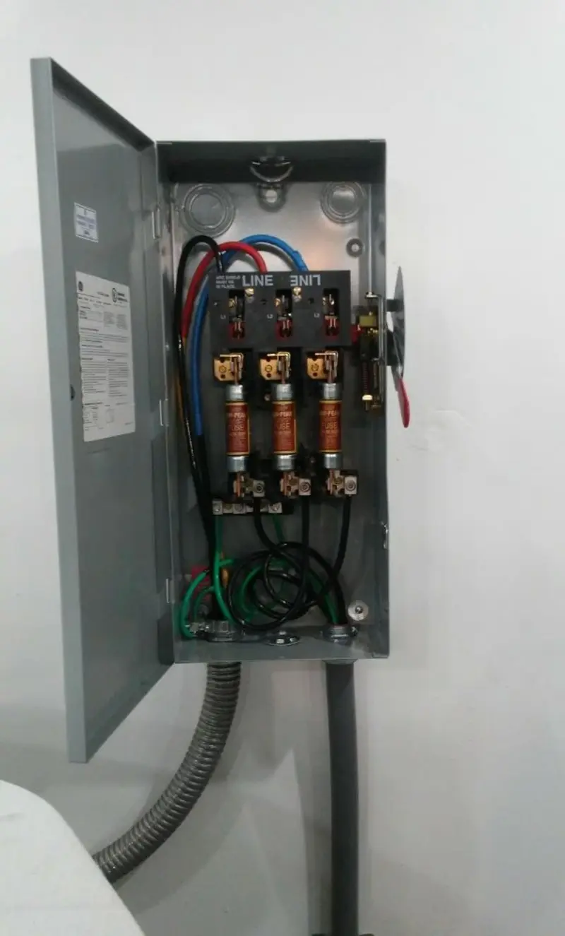 Three-phase disconnect switch installed for Smoke Detector Installation in Heflin